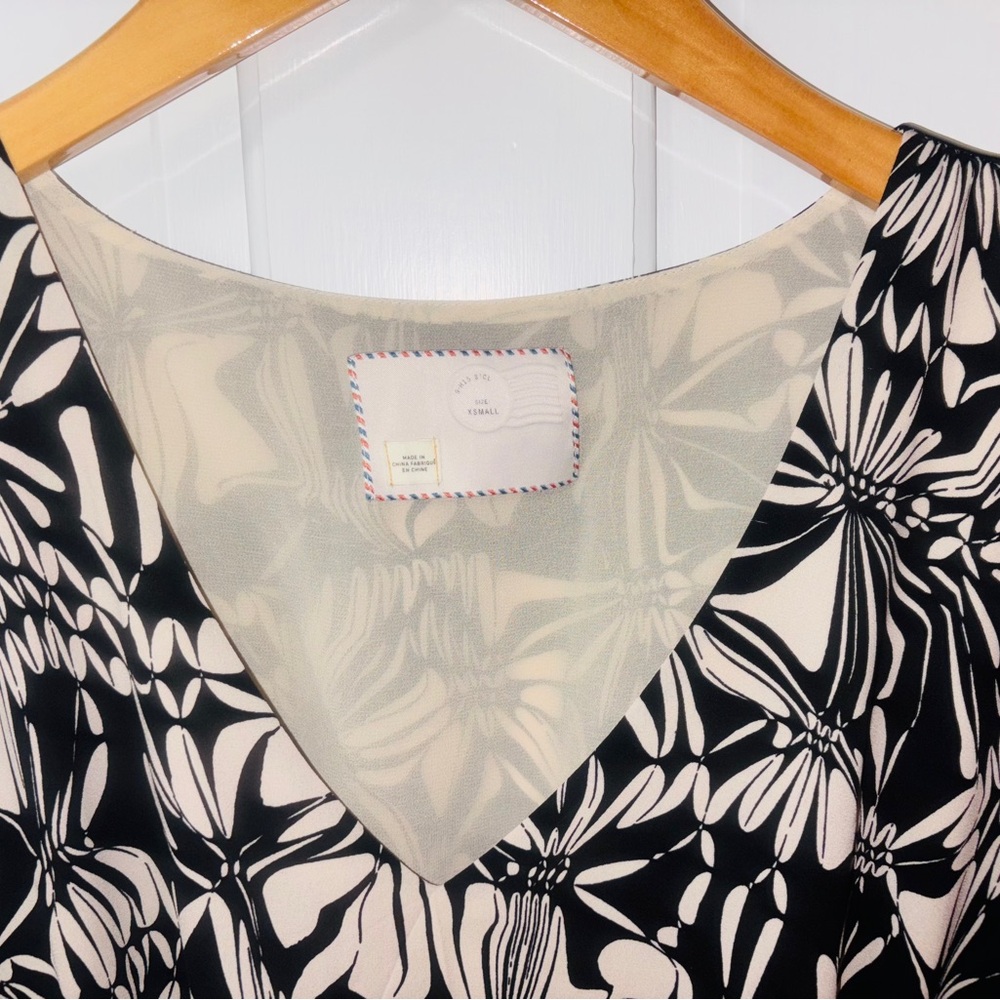 Anthropologie  Black and Cream Floral V-Neck Dress  Size XS